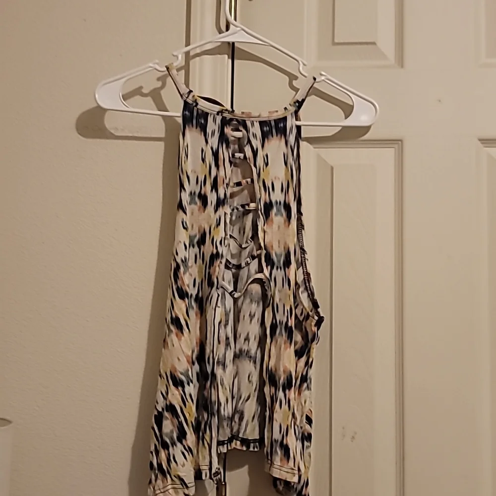 Backless Blouse - Picture 2 of 4